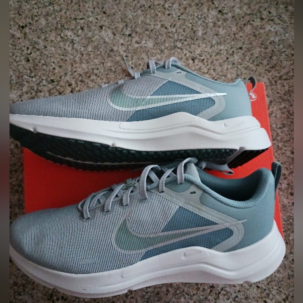 Nike Men’s Light Grey and White Athletic Running Shoes